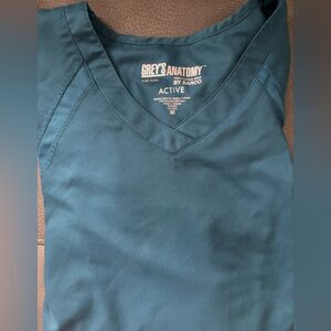 Greys anatomy active scrub top- M